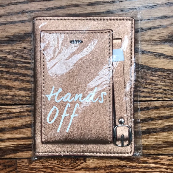 Understated Leather Passport Cover and Luggage Tag - Picture 3 of 3